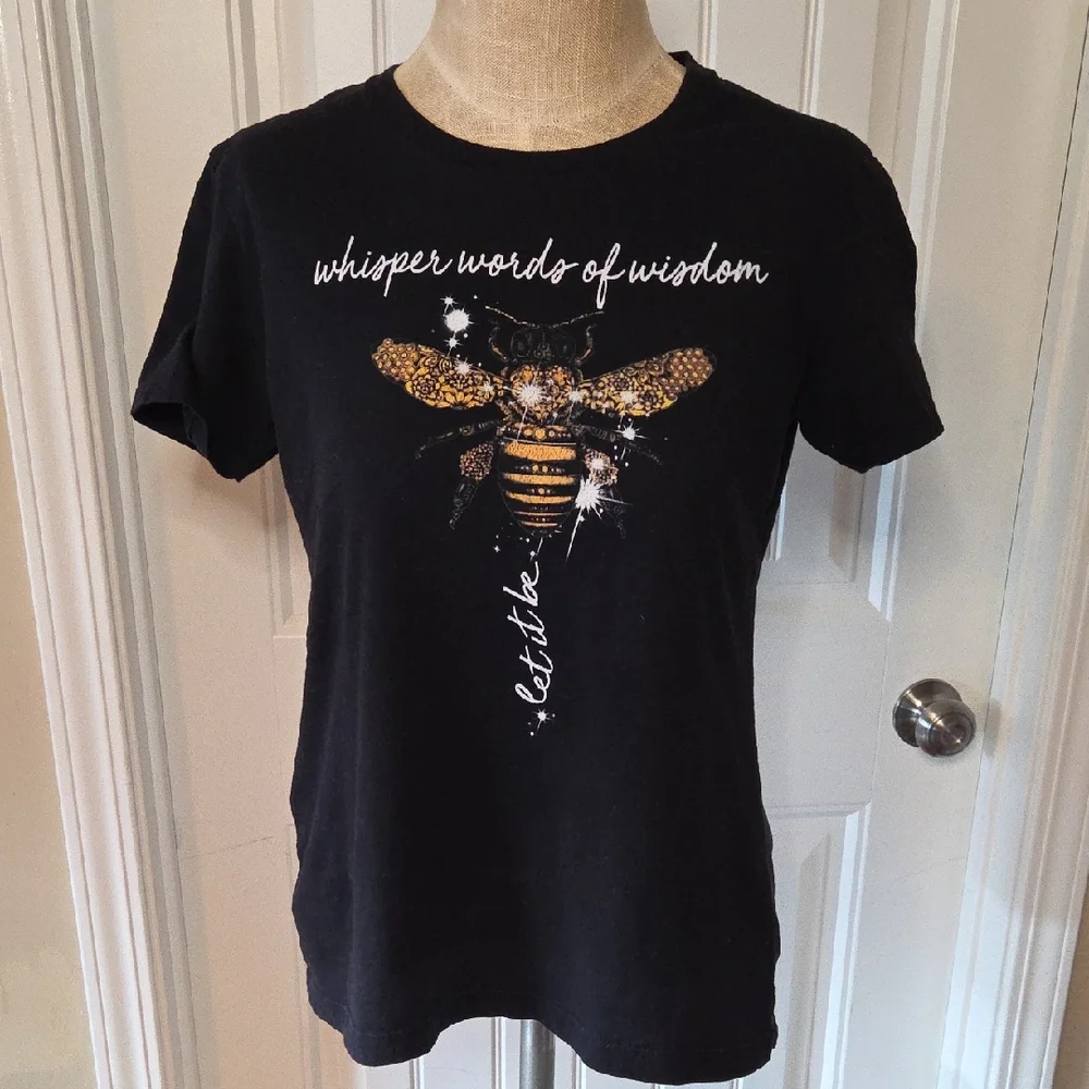 Bee "Whisper Words Of Wisdom" Black Tshirt - Picture 1 of 6